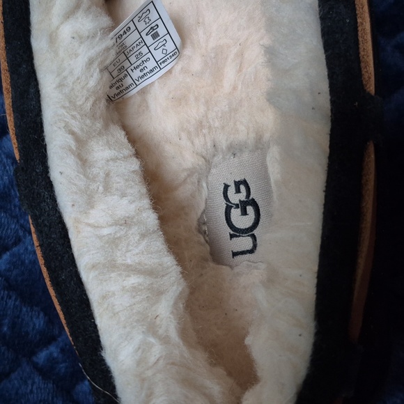 UGG Dakota Black Suede Slippers Size 8, New In Box! - Picture 15 of 16